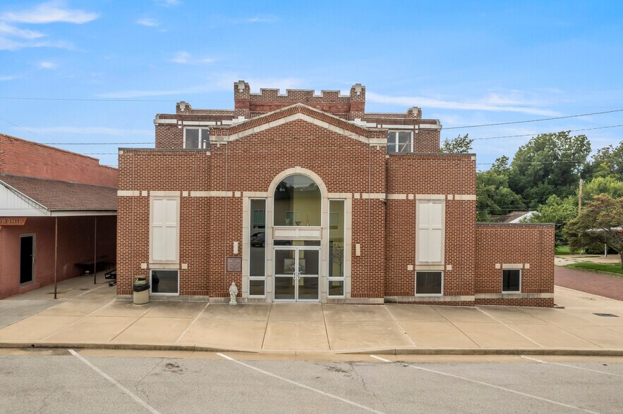 More Photos Of 115-117 W Grand Ave, Tonkawa Storefront Retail Office For Sale