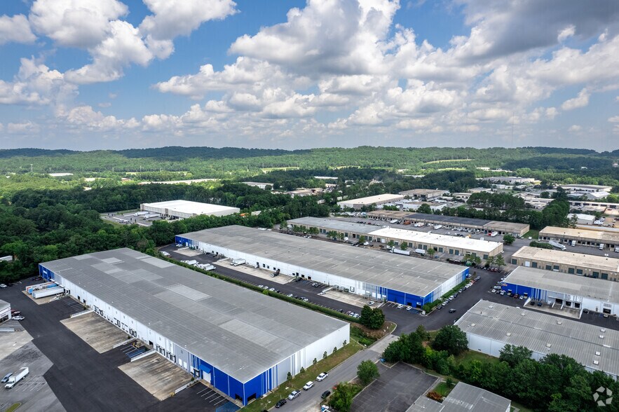 More Photos Of 240-264 Oxmoor Ct, Birmingham Distribution For Lease