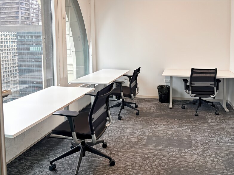 More Photos Of 1 N State St, Chicago Coworking Space