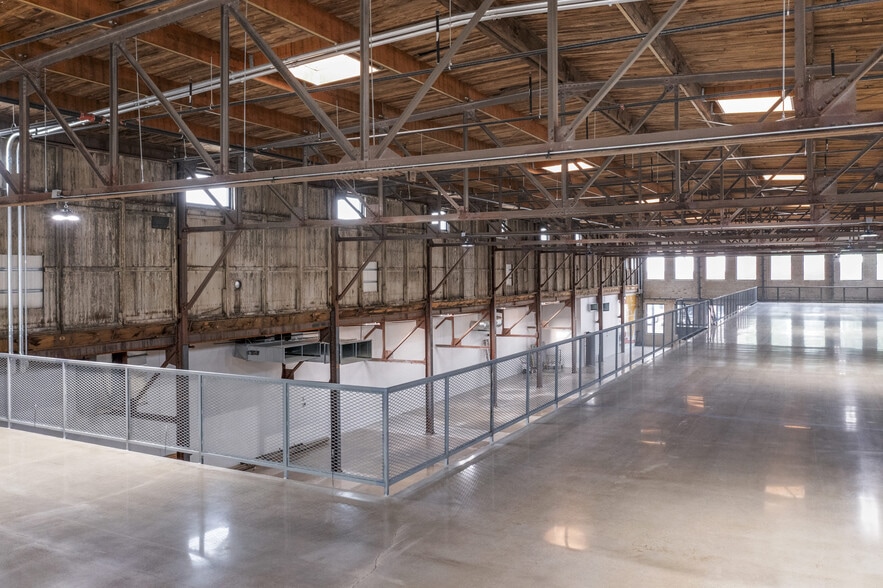 More Photos Of 1325 Quincy St NE, Minneapolis Loft Creative Space For Lease