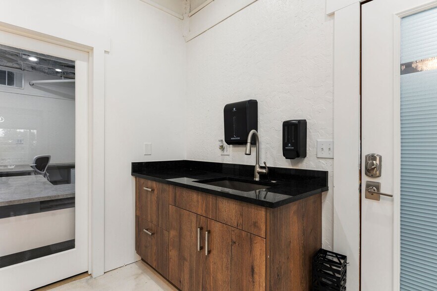 More Photos Of 22030 7th Ave S, Des Moines Medical For Sale