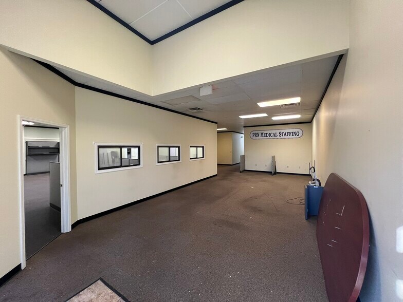 More Photos Of 4400 S Thompson St, Springdale Freestanding For Lease