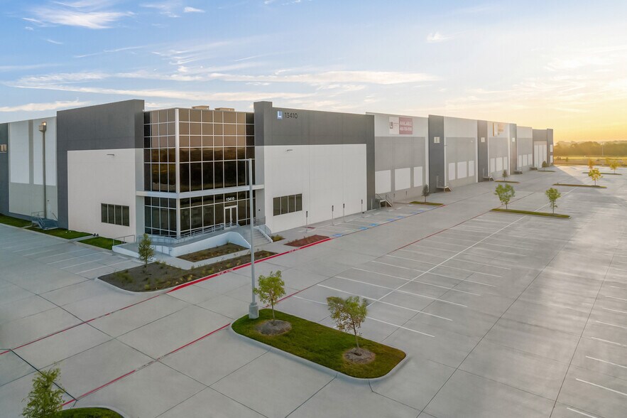 More Photos Of 13410 Hwy 114, Justin Distribution For Lease