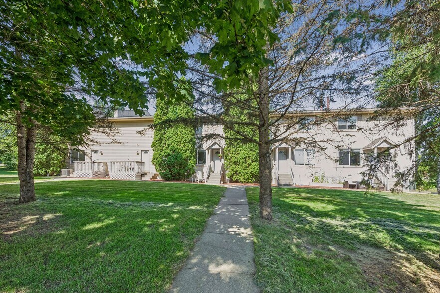 More Photos Of 417 Hunter Dr, Watertown Multifamily For Sale