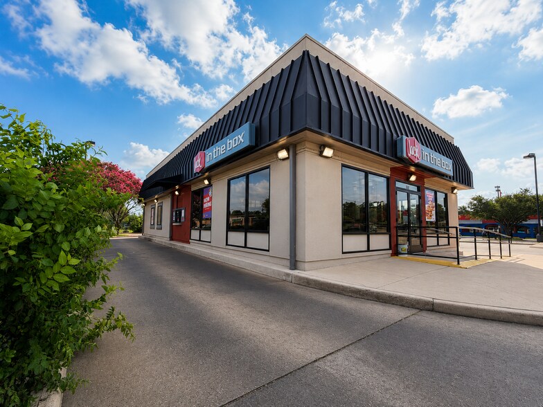Primary Photo Of 110 E William Cannon Dr, Austin Fast Food For Lease