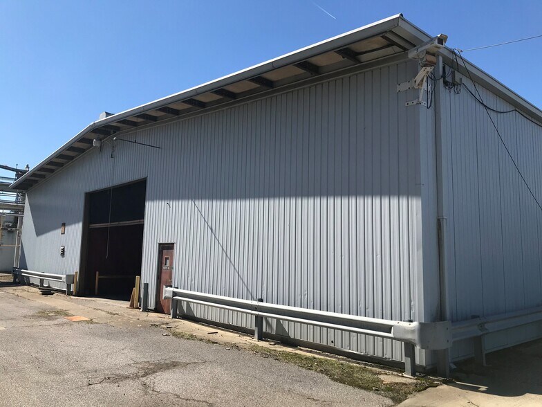 Primary Photo Of 2401 5th Ave, Huntington Manufacturing For Lease