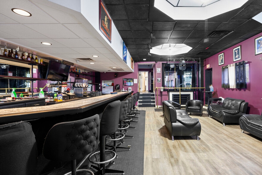 More Photos Of 1118 Broadway, Albany Bar For Sale