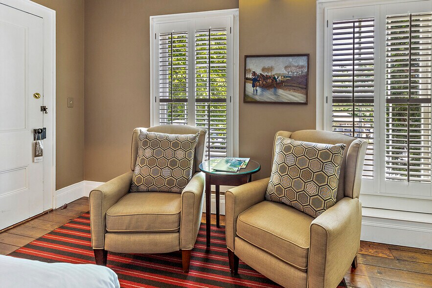 More Photos Of 240 E California St, Jacksonville Hotel For Sale