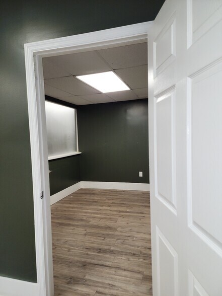 More Photos Of Point Plz, Somers Point Light Manufacturing For Lease