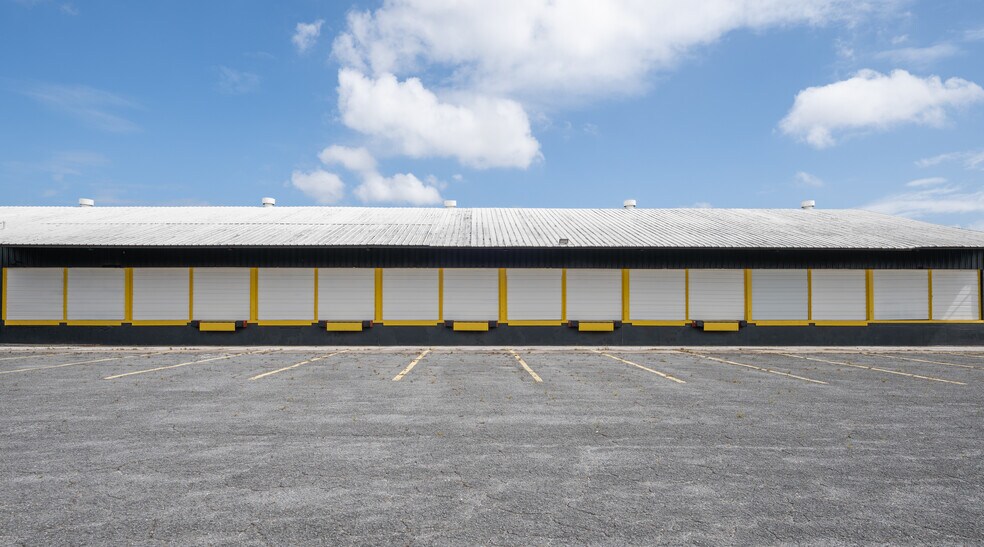 More Photos Of 900 Canal St, Jacksonville Distribution For Lease