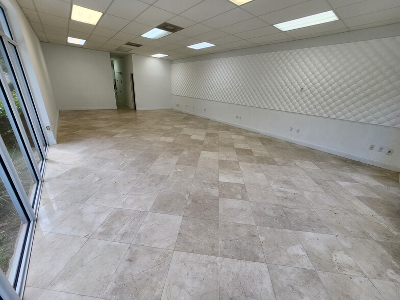More Photos Of 2400 W Sample Rd, Pompano Beach Storefront Retail Office For Sale
