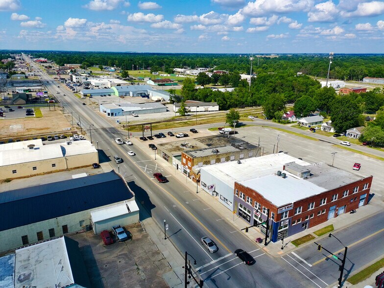 More Photos Of 306 N Main St, Miami General Retail For Sale