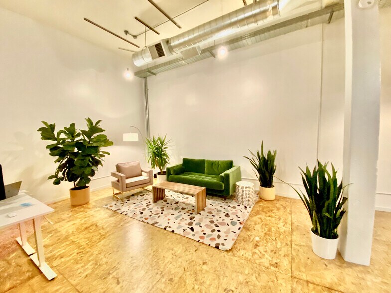 More Photos Of 911 E Pike St, Seattle Loft Creative Space For Lease