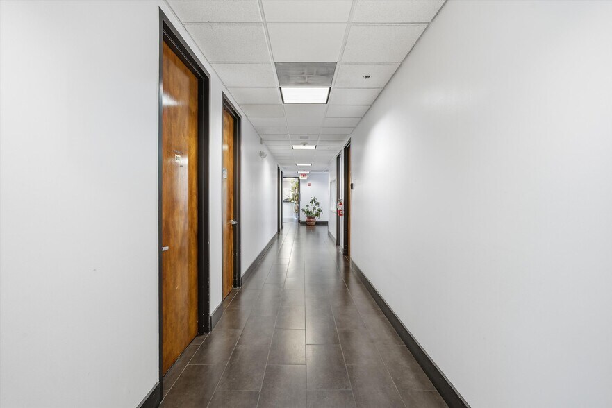 More Photos Of 8527 Pines Blvd, Pembroke Pines Office For Sale