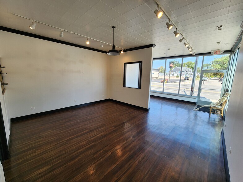 More Photos Of 4105 12 Mile Rd, Berkley Storefront For Sale