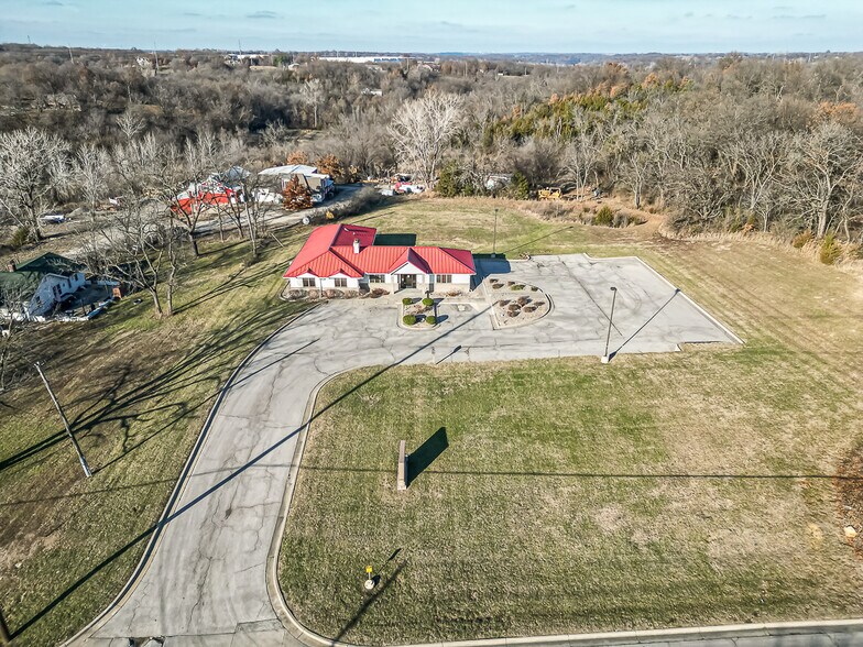 More Photos Of 9340 Parallel Pky, Kansas City Office For Sale