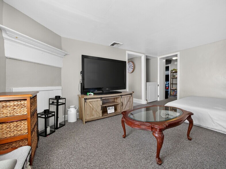 More Photos Of 1434-1436 W Broad St, Quakertown Office For Sale