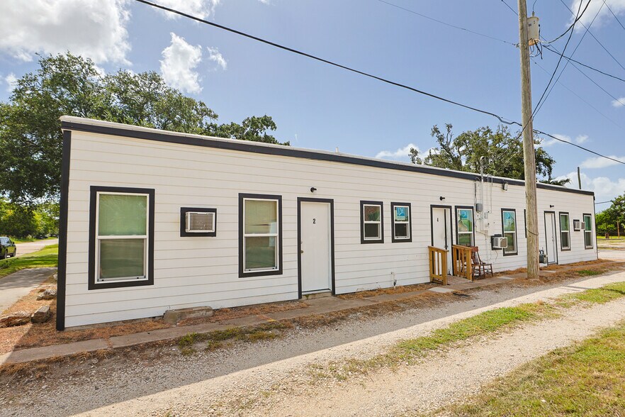 Primary Photo Of 521 2nd Ave N, Texas City Apartments For Sale