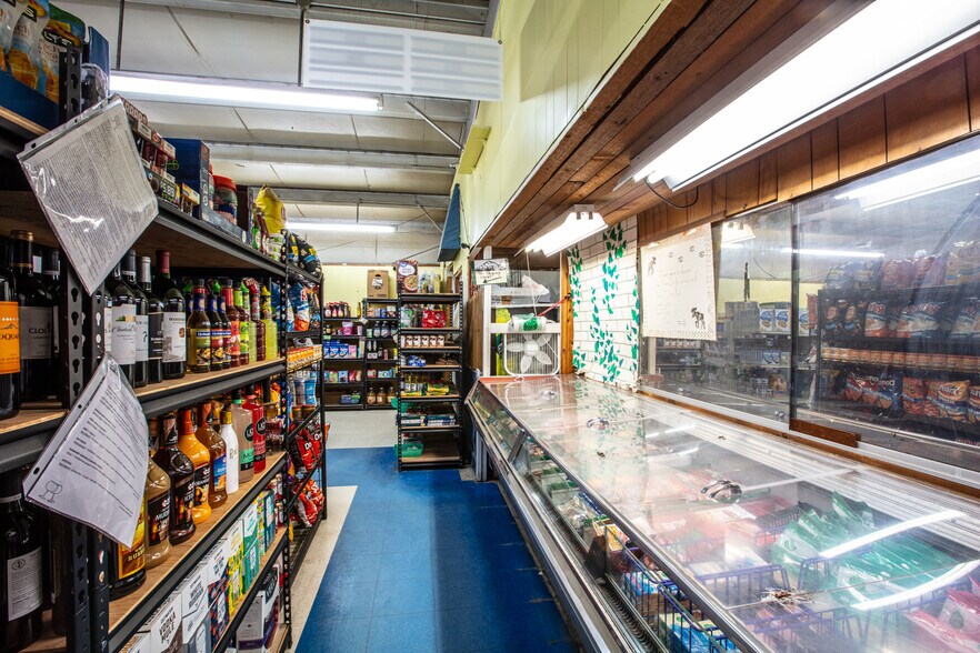 More Photos Of 118 4th ave, Clark Fork Supermarket For Sale
