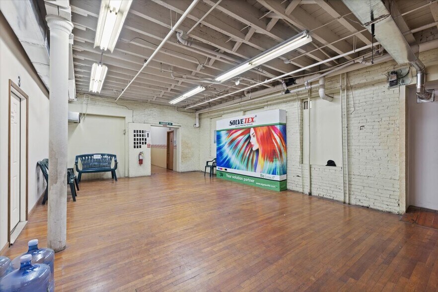 More Photos Of 181 S Whitfield St, Nazareth Office Residential For Sale