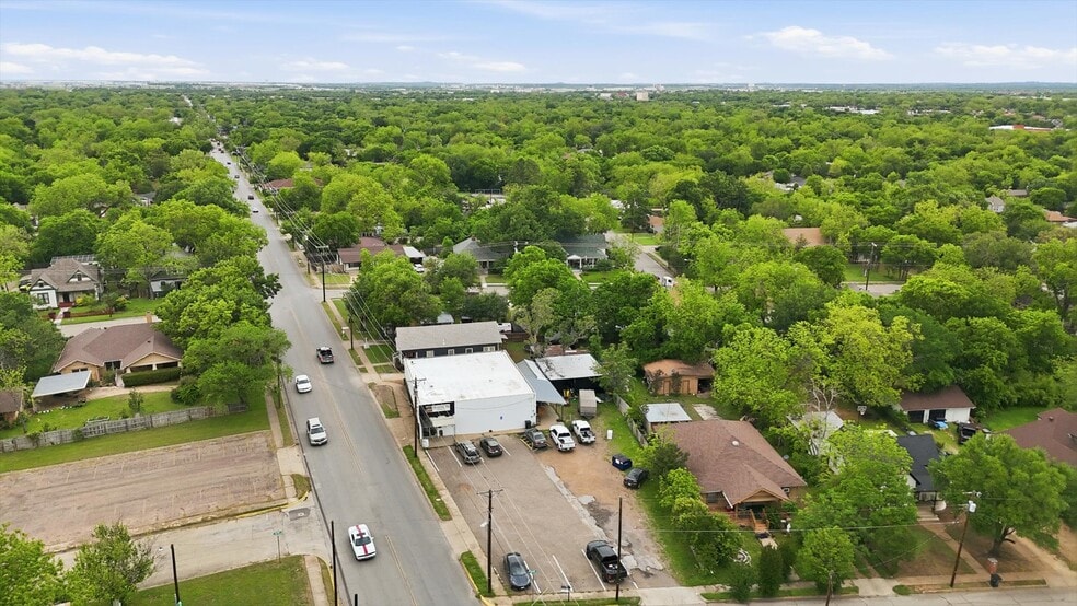 More Photos Of 504 Granbury St, Cleburne Storefront For Sale