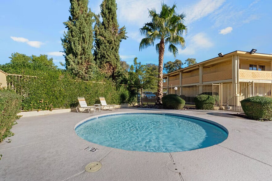 More Photos Of 2510 W Greenway Rd, Phoenix Hotel For Sale