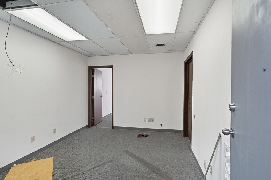 More Photos Of 9309-9319 Cincinnati-Columbus Rd, West Chester Office For Lease