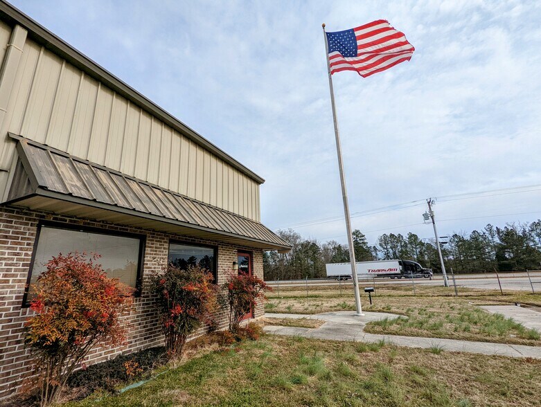 More Photos Of 21330 Blue Star Hwy, Jarratt Distribution For Lease