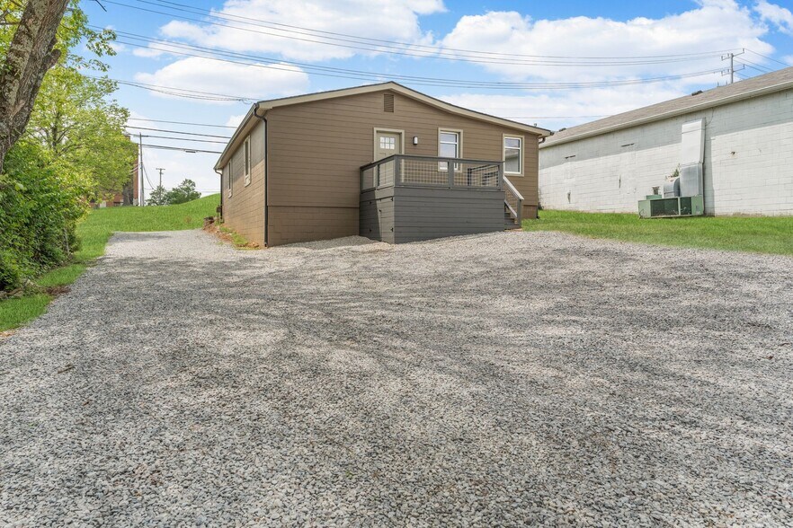 More Photos Of 709 Hart Ln, Nashville Office For Lease