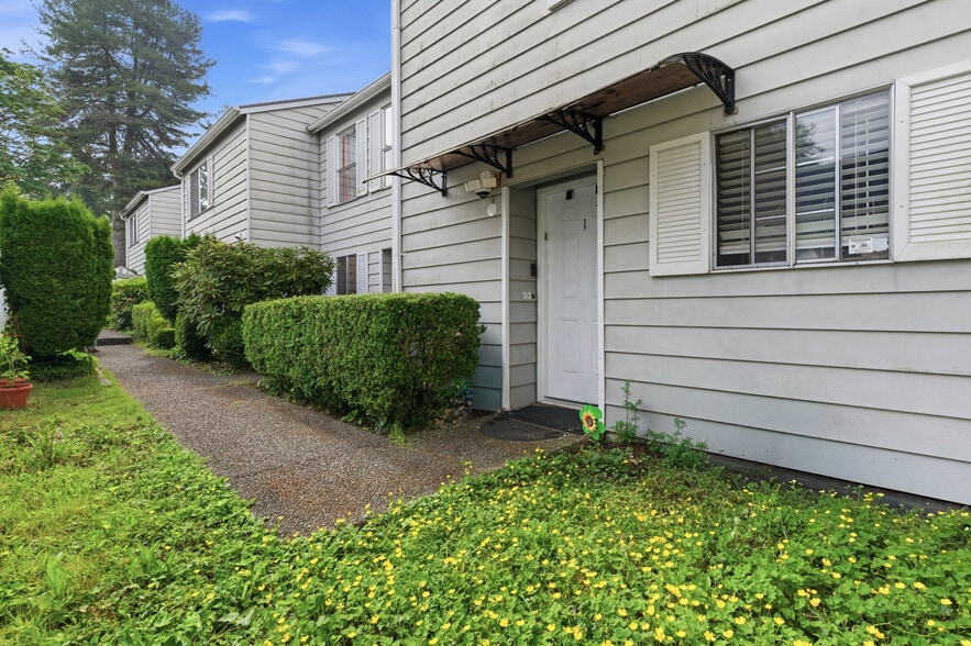 More Photos Of 1527 NE 150th St, Seattle Apartments For Sale