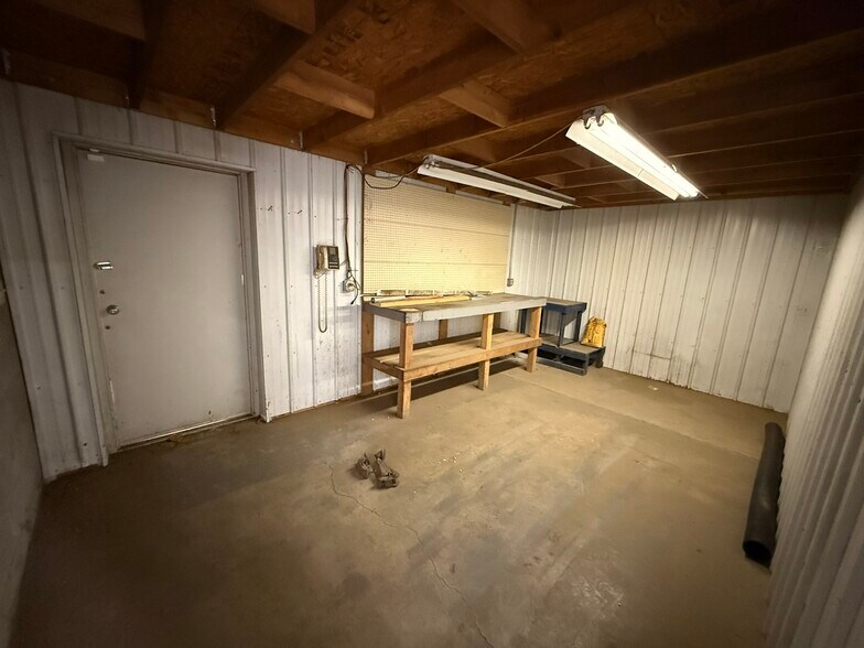 More Photos Of 135 Kensington Ave, Zanesville Warehouse For Lease