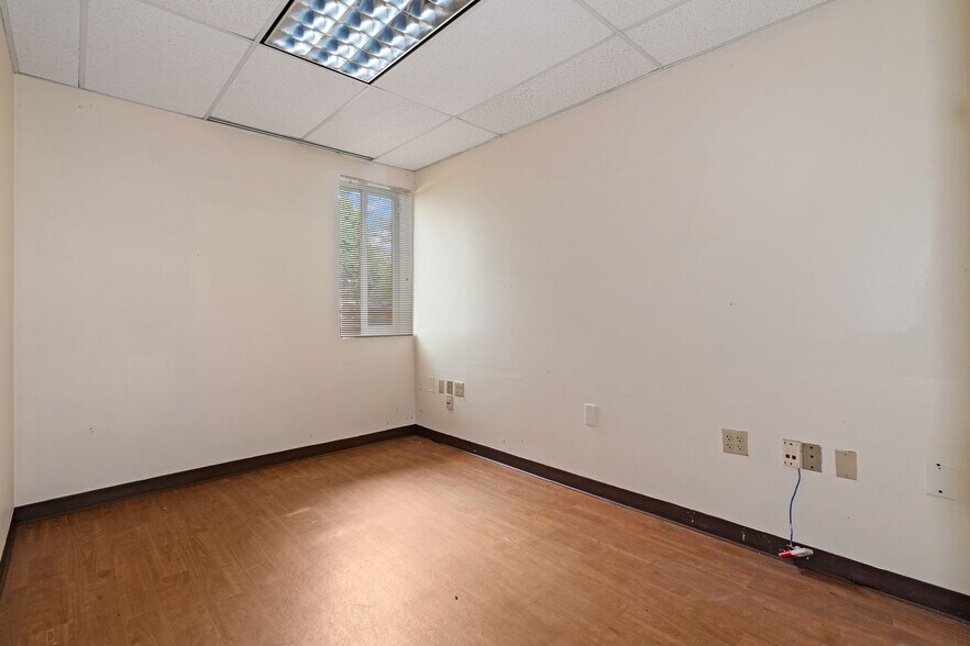 More Photos Of 4 Corwin Ct, Newburgh Medical For Sale