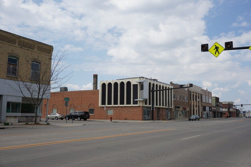 Primary Photo Of 501 Dakota Ave, Wahpeton Bank For Sale