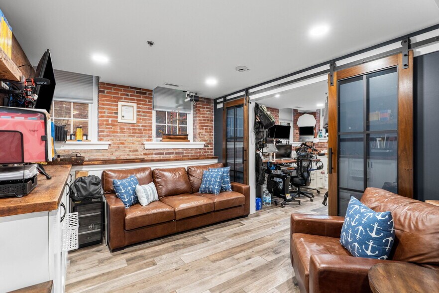 More Photos Of 19-23 Pleasant St, Newburyport Office For Sale