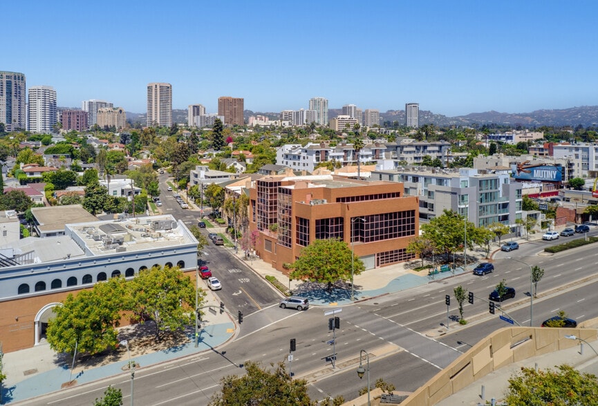 More Photos Of 10495 Santa Monica Blvd, Los Angeles Office For Sale
