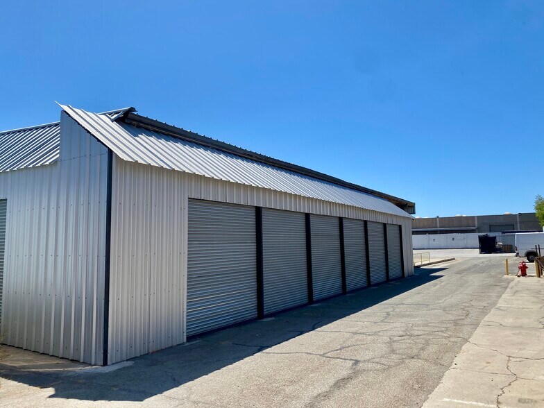 More Photos Of 1909 S Susan St, Santa Ana Distribution For Sale