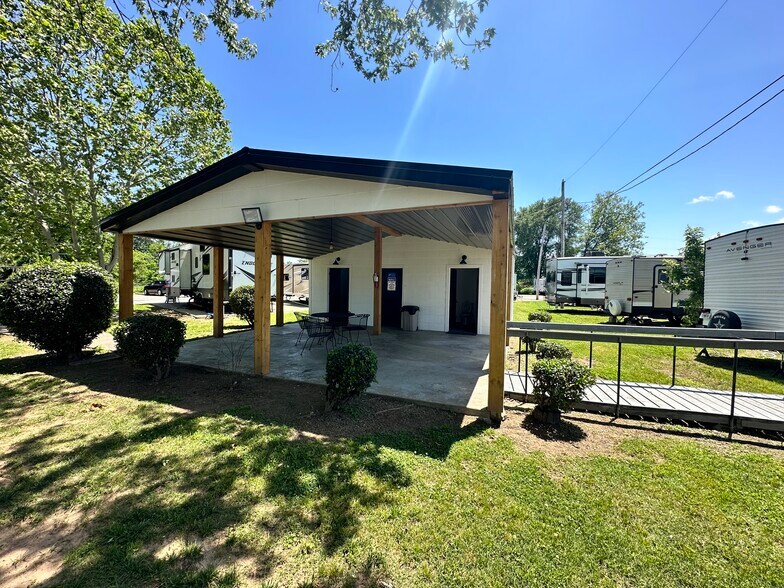 More Photos Of 7918 US-70, North Little Rock Trailer Camper Park For Sale