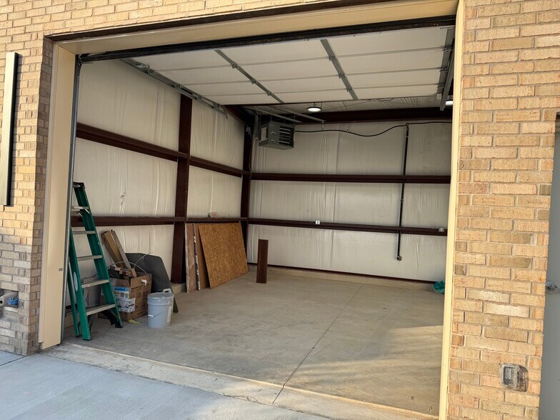 More Photos Of 4417 NW 39th St, Oklahoma City Freestanding For Lease
