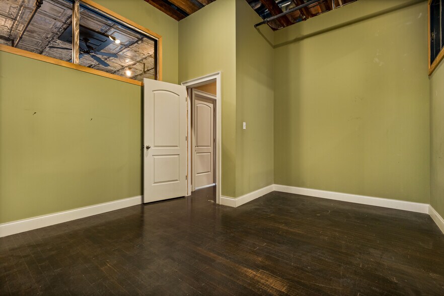 More Photos Of 247 Broad St, Kingsport Loft Creative Space For Sale