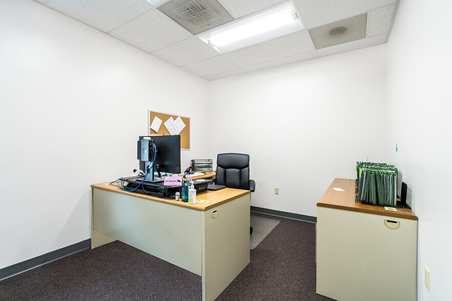 More Photos Of 355 Smoke Tree Plaza Dr, North Aurora Office For Lease