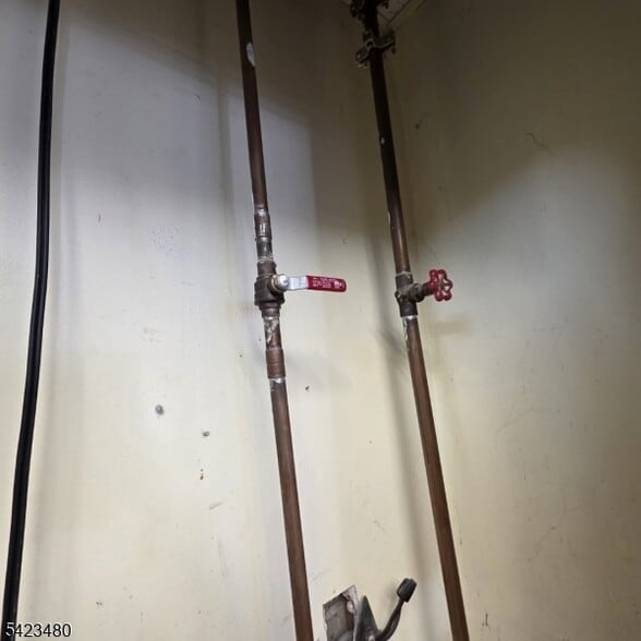 More Photos Of 713 E Main St, Bridgewater General Retail For Lease