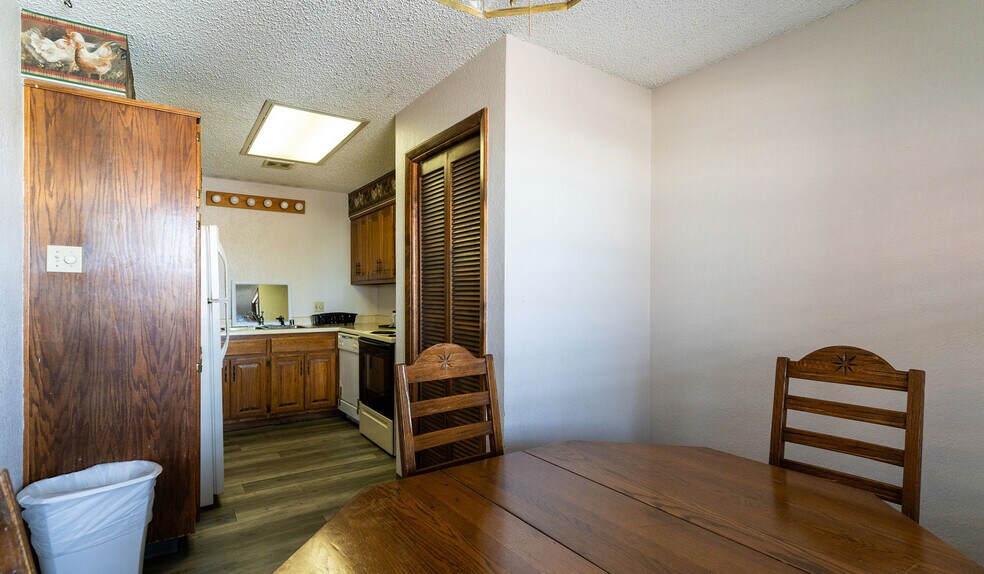 More Photos Of 675 Scott Ave, Farmington Hotel For Sale