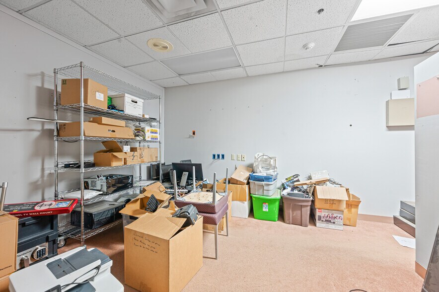 More Photos Of 1550 N Mitchell St, Cadillac General Retail For Lease