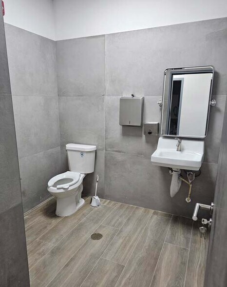 More Photos Of 8800 NW 15th St, Miami Warehouse For Lease