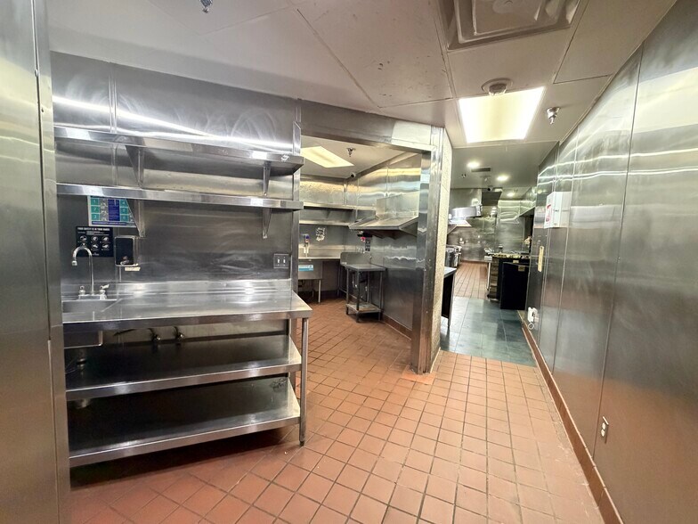 More Photos Of 800 W 6th St, Los Angeles Office For Lease