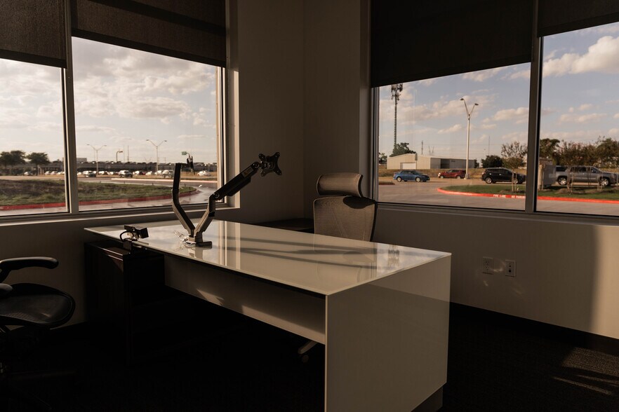 More Photos Of 5920 Windhaven Pky, Plano Office For Lease