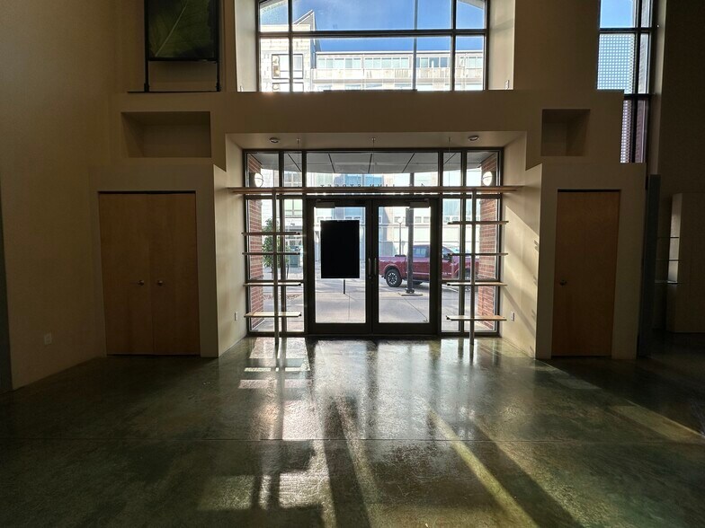 More Photos Of 4 S Linn St, Iowa City Office For Lease