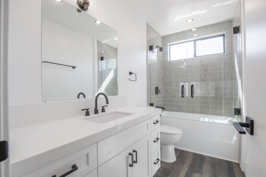 More Photos Of 1115 14th St, Santa Monica Apartments For Sale