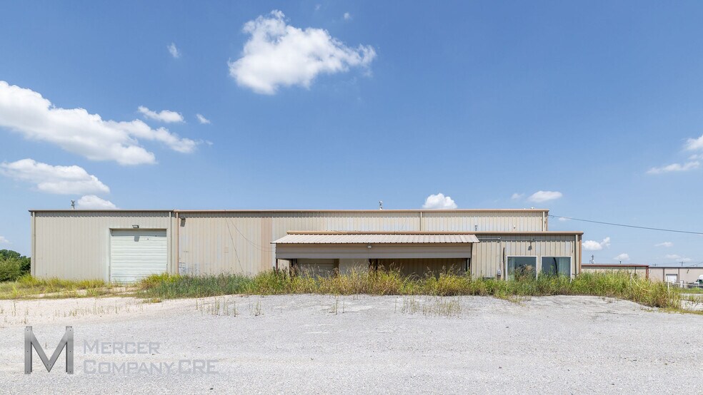 More Photos Of 621 N Morgan Rd, Oklahoma City Industrial For Lease