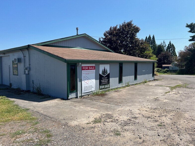 More Photos Of 941 SW Alder St, Dundee Warehouse For Sale